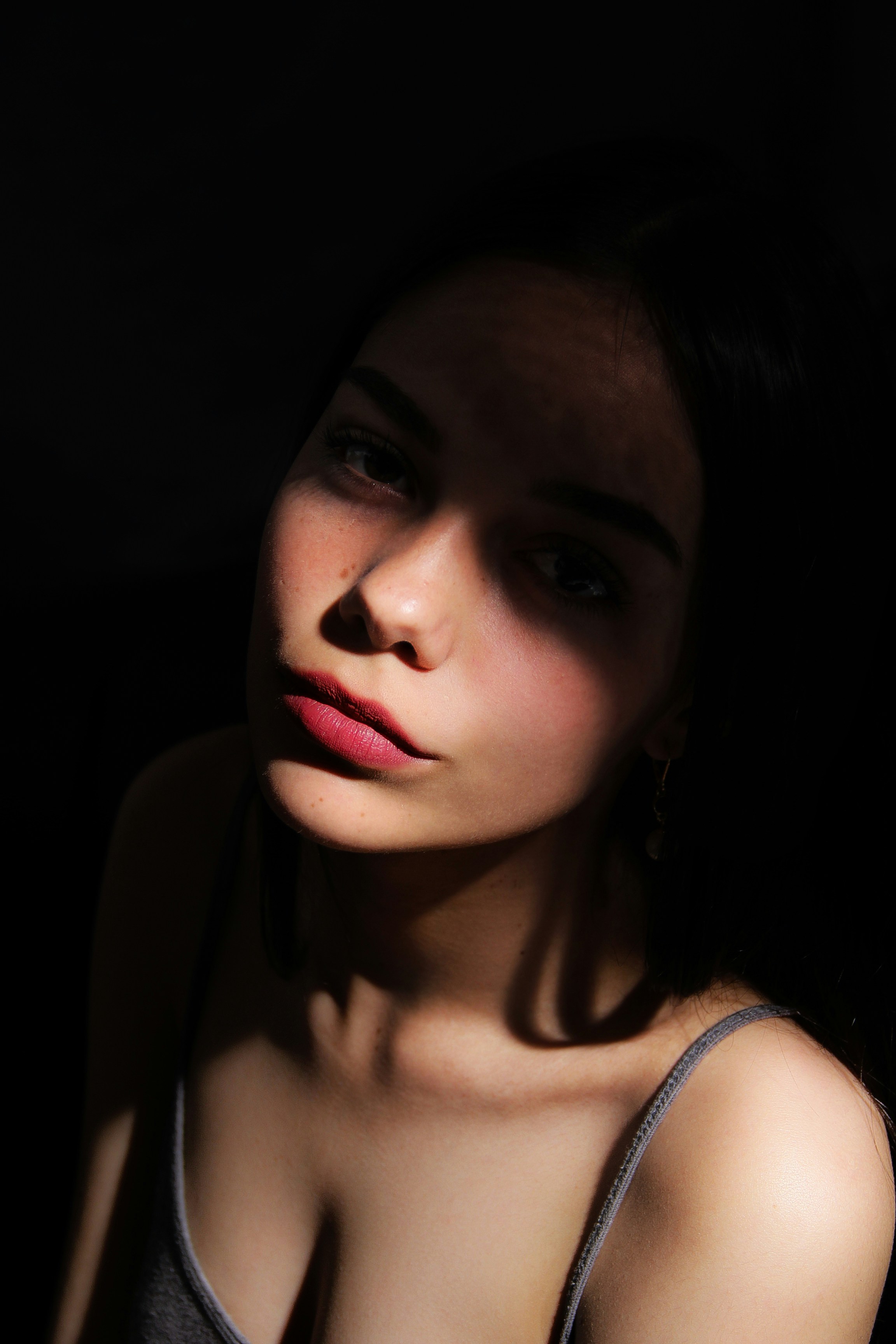 资讯封面：热度与口碑分析