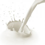 巧用牛奶解决多种皮肤问题