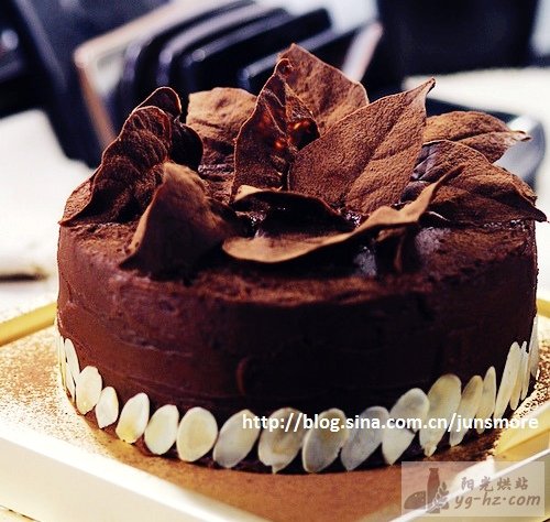 巧克力落叶蛋糕的做法---还能更浓郁醇香么？