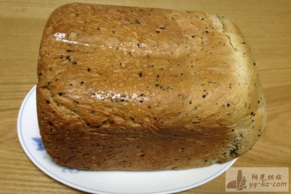 黑芝麻甜面包的做法