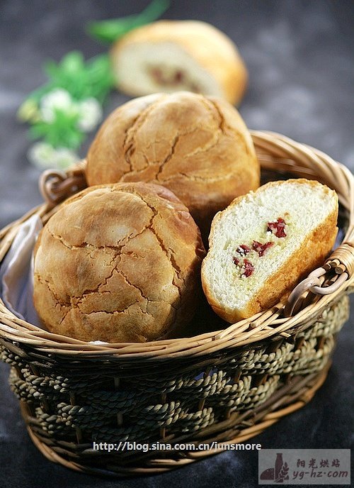 帅气的“壳”，酸甜的“芯”---蔓越莓奶酥面包
