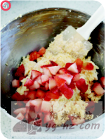 草莓酸奶油小蛋糕的做法图解5