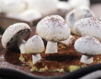 “烤”出以假乱真的小蘑菇---蛋白霜蘑菇的做法