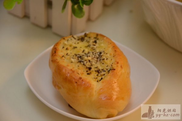 软式香蒜面包（面包机和面）的做法