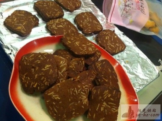 浓香黑巧克力杏仁饼干 #长帝烘焙节#的做法