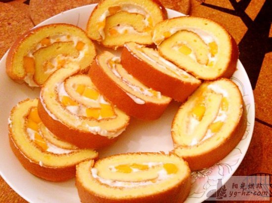芒果瑞士卷 芒果戚风蛋糕卷（10寸方烤盘）的做法