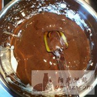 巧克力戚风蛋糕 黑森林必备的做法图解7