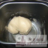 #九阳烘焙剧场#烤箱试用之酥松粒火腿花形面包的做法图解2