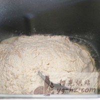 #九阳烘焙剧场#烤箱试用之酥松粒火腿花形面包的做法图解1