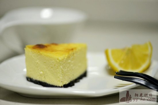 【奥利奥重乳酪蛋糕】（参考量6寸圆模或乳酪椭模一个）的做法
