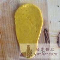 南瓜花朵板栗奶油面包的做法图解3