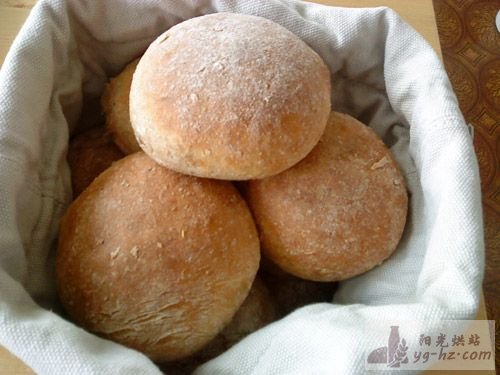 早餐面包.黑麦粉,全麦粉,面粉混合面包的做法
