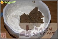 巧克力栗蓉树根蛋糕的做法图解3