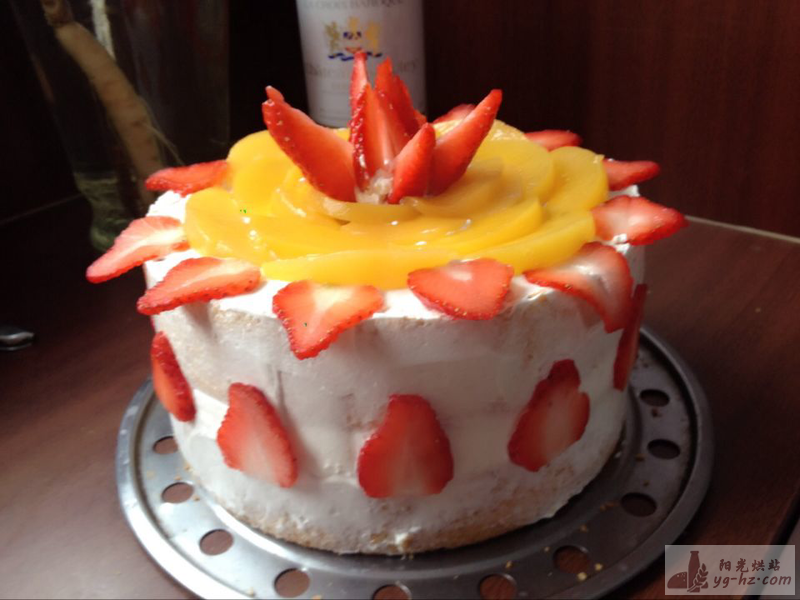 黄桃草莓生日蛋糕的做法