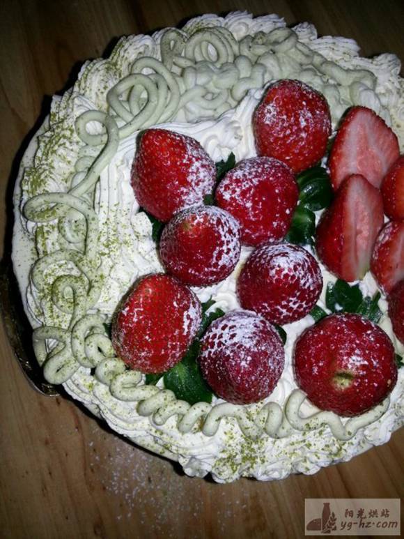 榴莲草莓芝士慕斯蛋糕的做法