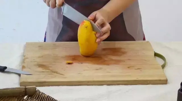 自制芒果果酱的秘方的做法 步骤1