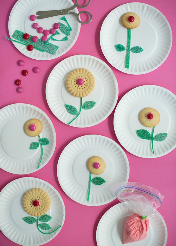 candy-aisle-crafts-cookie-flower.jpg