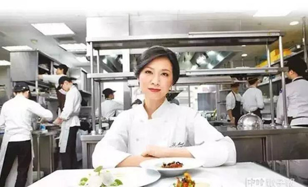 亚洲女厨神陈岚舒和她的情色艺术，高手啊！（绝版，看完必转！）