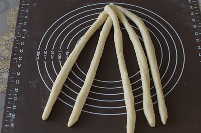 编织系列～五股麻花辫酥粒面包的做法 步骤6
