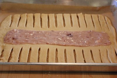 香软草莓奶酪馅辫子面包的做法 步骤7