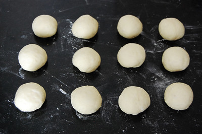 砂糖麻花面包（两股辫子）的做法 步骤2