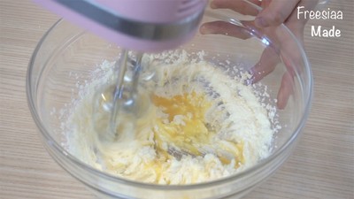 牛油果磅蛋糕 （视频菜谱）的做法 步骤3