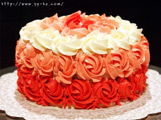 yellow cake蛋糕胚和渐变玫瑰花裱花方法的做法