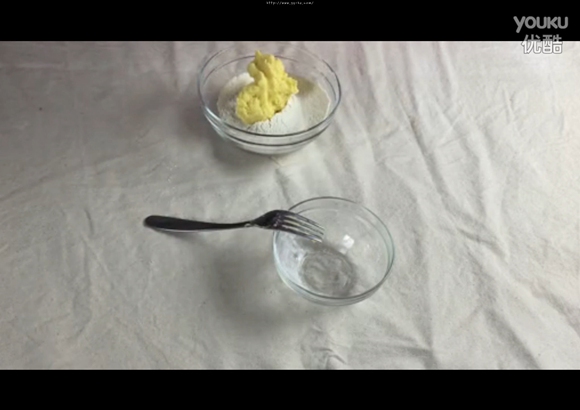 超厚酥皮泡芙搭香草卡仕达酱的做法 步骤2