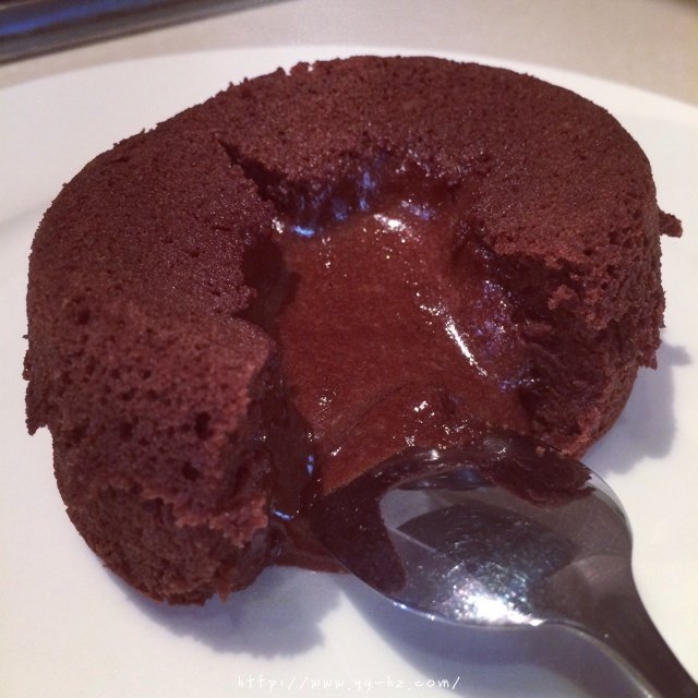 给妹子群的巧克力熔岩蛋糕的做法 步骤8