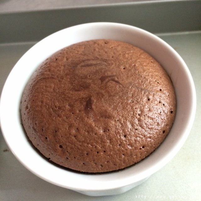 给妹子群的巧克力熔岩蛋糕的做法 步骤7