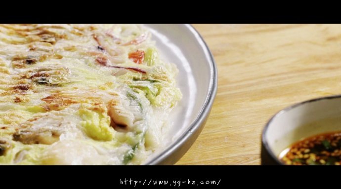 这道韩式海鲜饼，就是这么好吃！用4分钟学会它吧！---《君之烙烤烘焙》视频