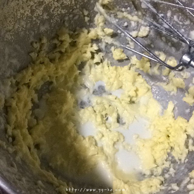 淡奶油奶油霜(适合裱花)的做法 步骤1