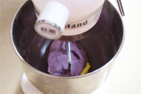 蜂蜜紫薯软欧的做法 步骤3