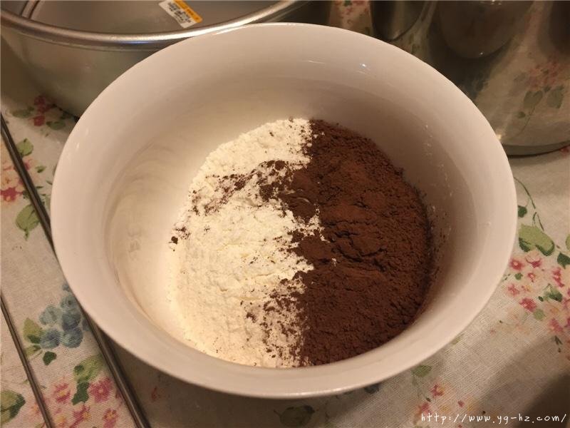巧克力戚风裸蛋糕的做法 步骤3