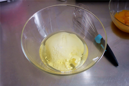 酸奶戚风蛋糕（26厘米定制烤盘）的做法 步骤3
