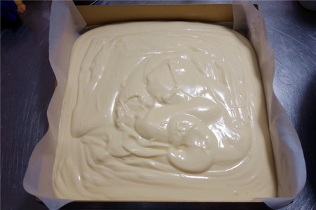 酸奶戚风蛋糕（26厘米定制烤盘）的做法 步骤15