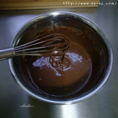 不消泡的可可巧克力戚风蛋糕的做法 步骤9