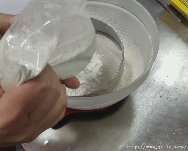 蛋糕的做法（8寸无水戚风私房专用）的做法 步骤10