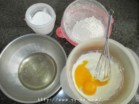 无油酸奶蛋糕6寸（2蛋）的做法 步骤1