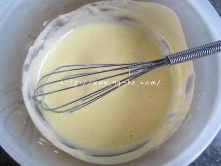 无油酸奶蛋糕6寸（2蛋）的做法 步骤2