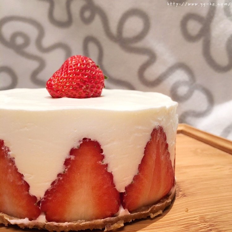 极简美味草莓酸奶慕斯蛋糕的做法