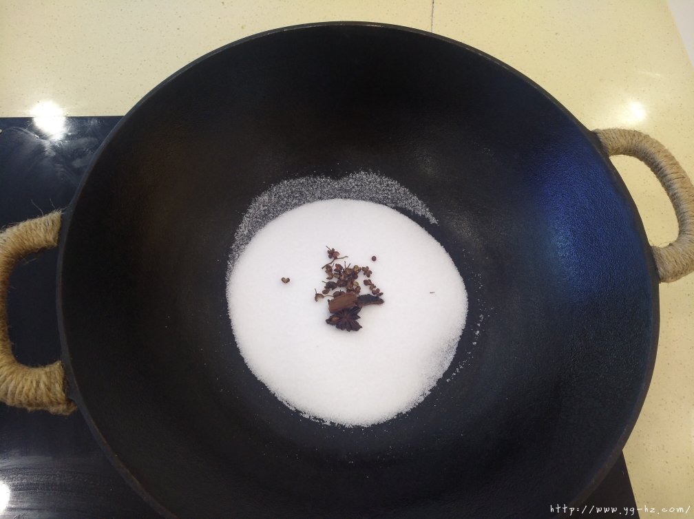 盐焗五香花生米的做法 步骤3