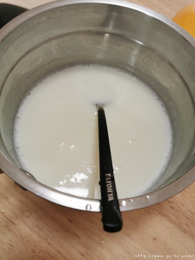 甜而不腻的酸奶芒果布丁果冻的做法 步骤3