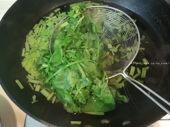 低脂凉拌芹菜的做法 步骤9