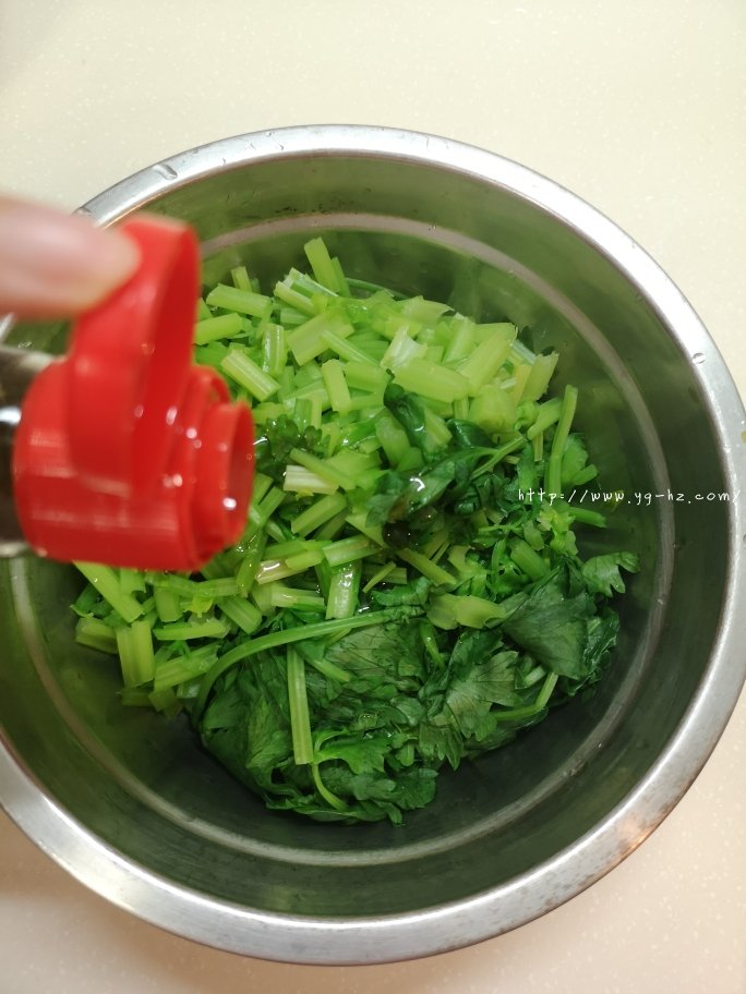低脂凉拌芹菜的做法 步骤10