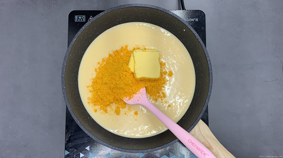 咸蛋黄奶黄冰皮月饼的做法 步骤9