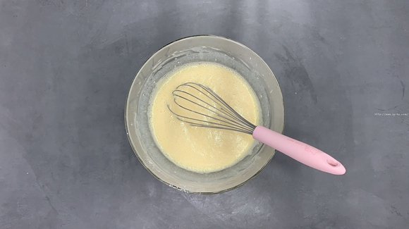 咸蛋黄奶黄冰皮月饼的做法 步骤8