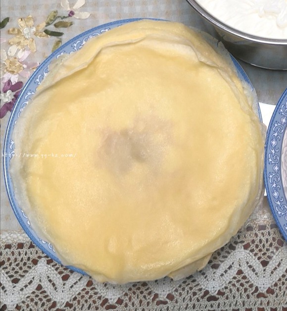 简单好吃的芒果千层蛋糕（面皮也可以通用做班戟）的做法 步骤2