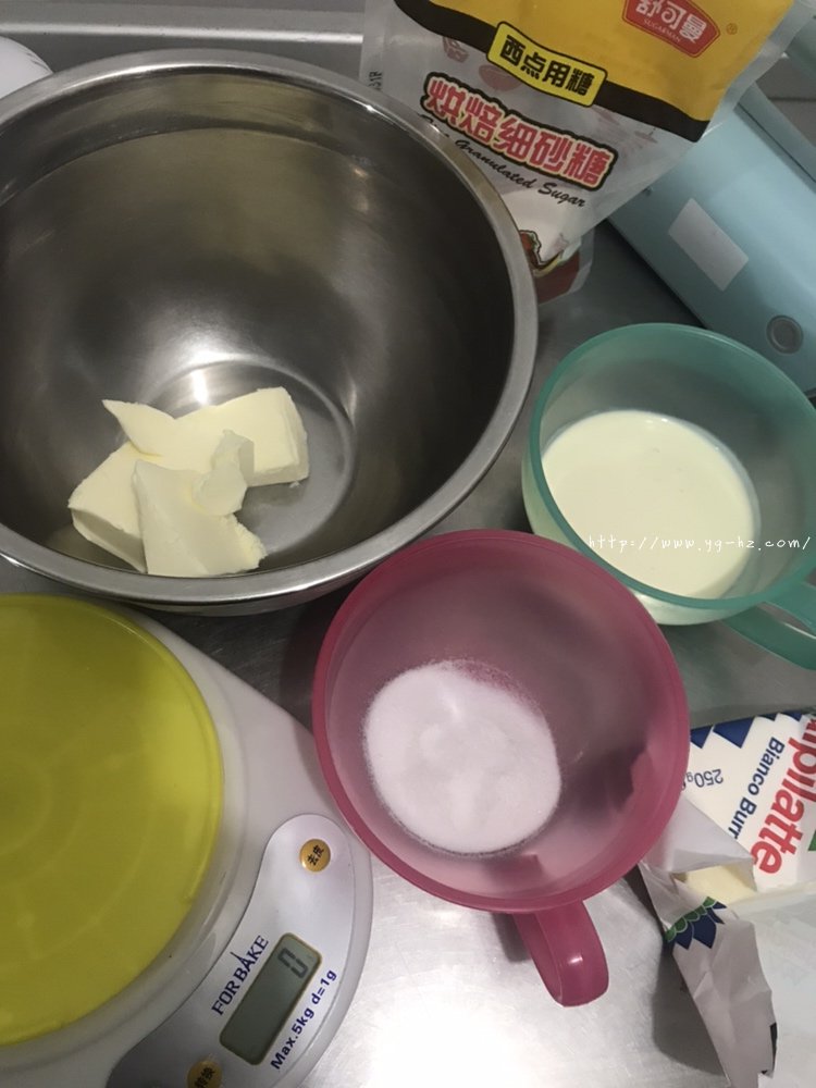 淡奶油奶油霜制作的做法 步骤1