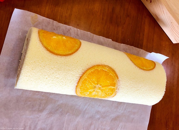 香橙蛋糕卷（好看好香好吃)的做法